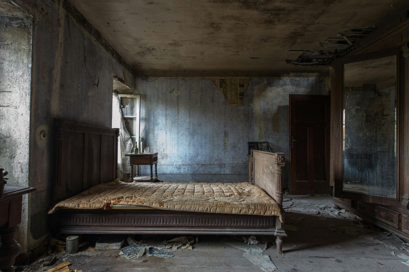 Photo of mattress removal by waste wiser